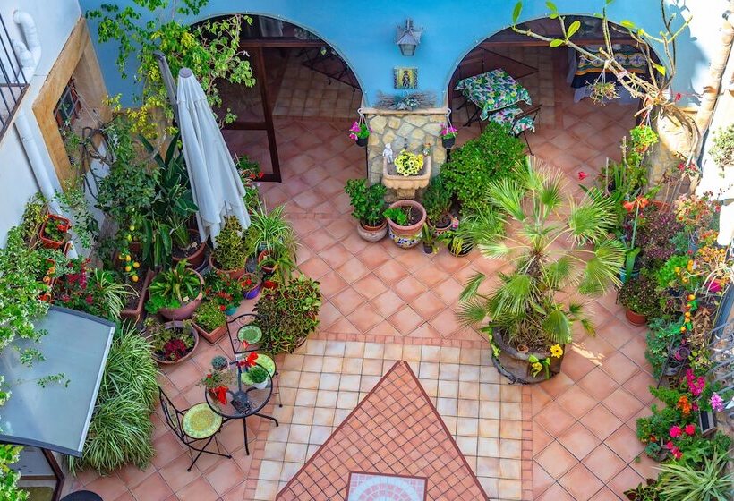 هتل La Finestra Sul Cortile B&b