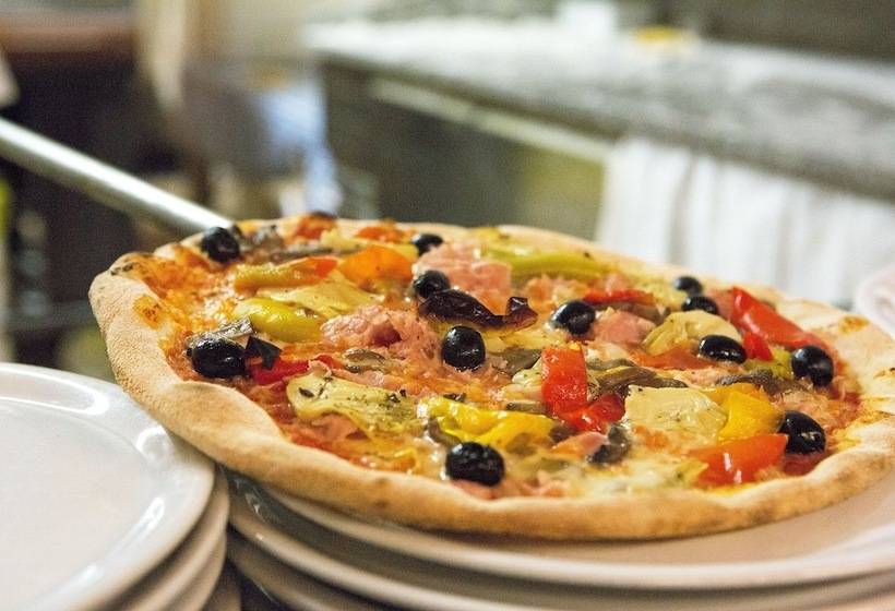 酒店 La Rocca Camping Village