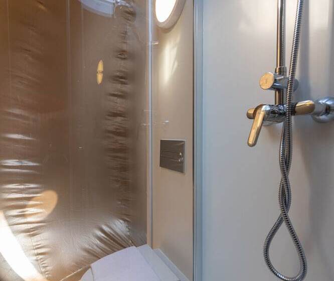 酒店 La Rocca Camping Village