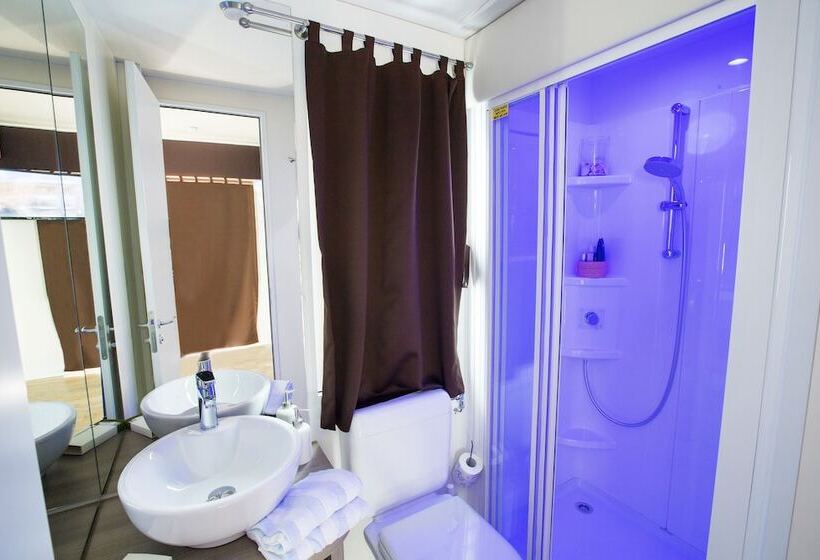 酒店 La Rocca Camping Village