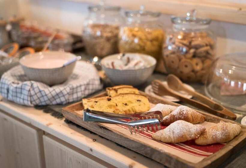 בית מלון כפרי Ostello Alpino