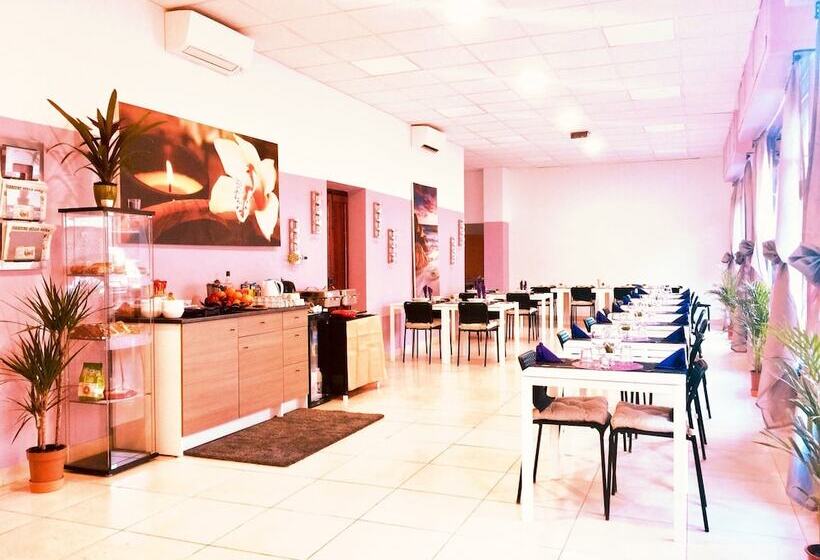 Отель Rho Gloria 2