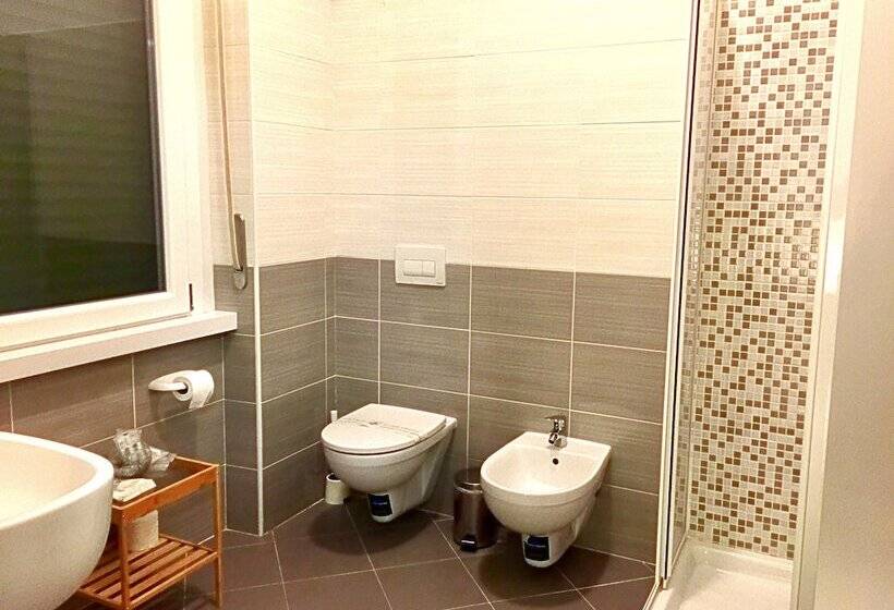 Отель Rho Gloria 2