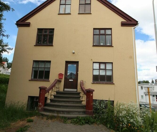 هتل Steinaskjól Guesthouse