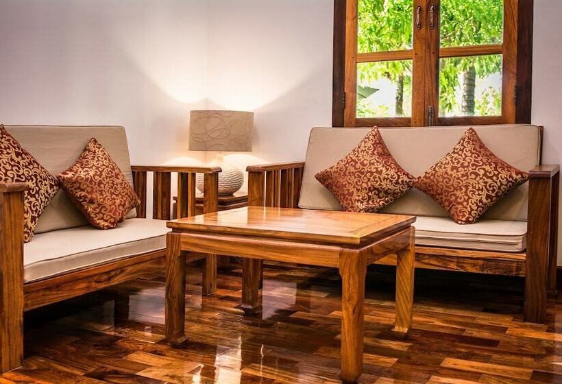 فندق Villa Angthong