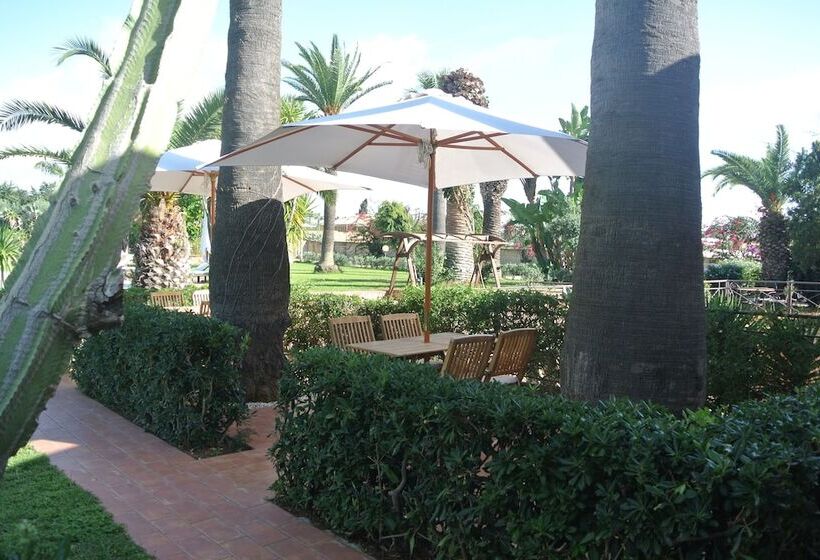 هتل Villa Carlotta Resort