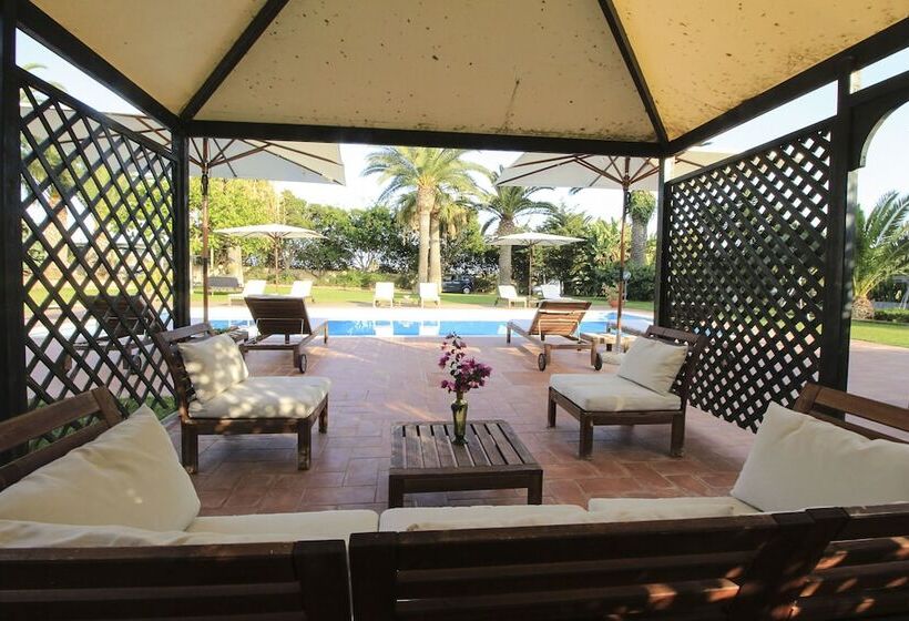 هتل Villa Carlotta Resort