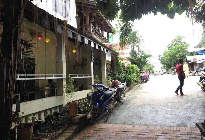 Отель Y Not Laos Hostel