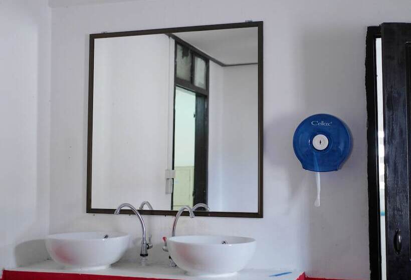 בית מלון כפרי Y Not Laos Hostel