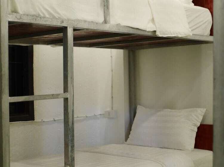 هتل Y Not Laos Hostel