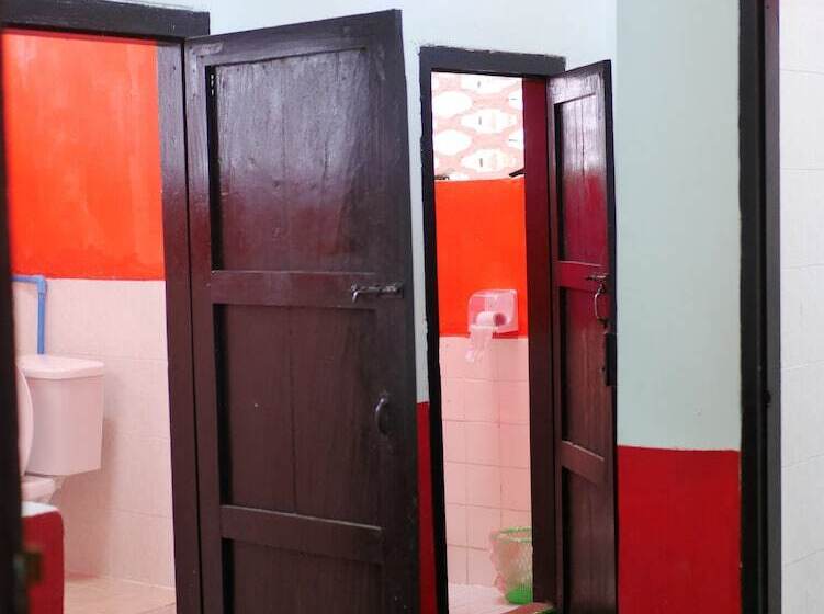 בית מלון כפרי Y Not Laos Hostel