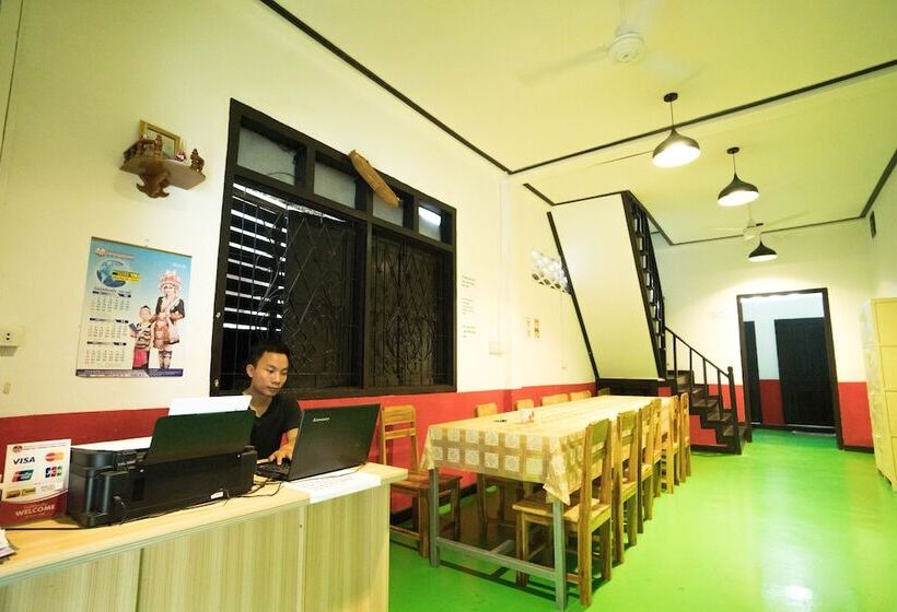 Отель Y Not Laos Hostel