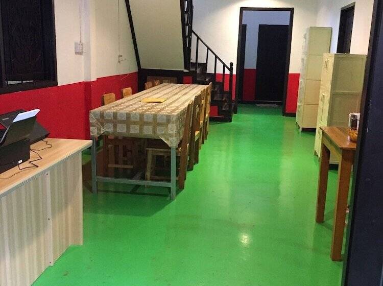 هتل Y Not Laos Hostel