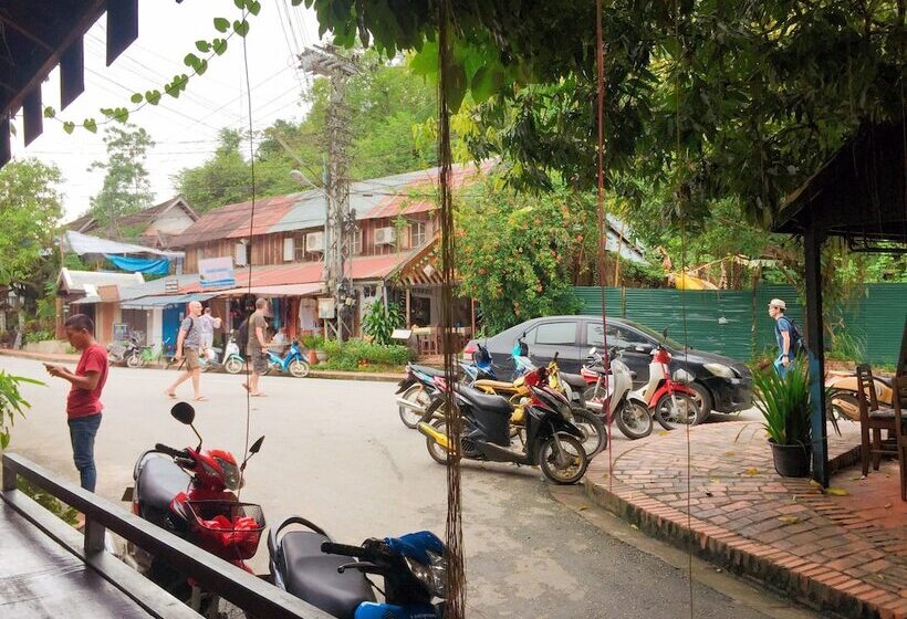 هتل Y Not Laos Hostel