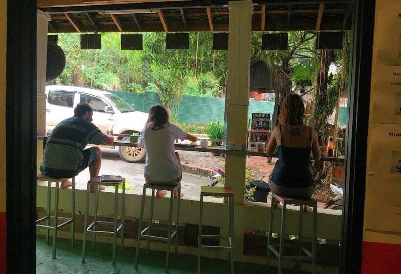 בית מלון כפרי Y Not Laos Hostel