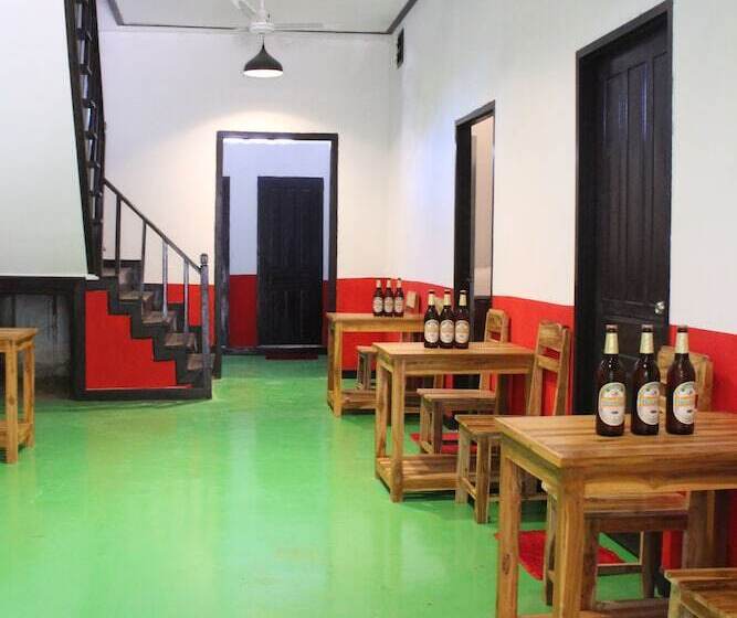 هتل Y Not Laos Hostel