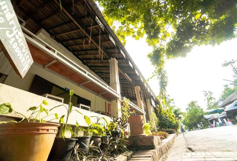 Отель Y Not Laos Hostel
