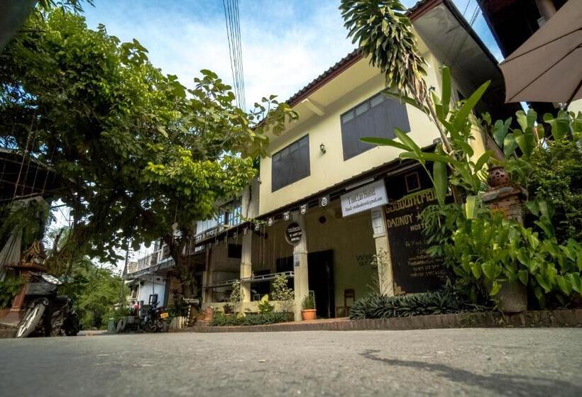 هتل Y Not Laos Hostel