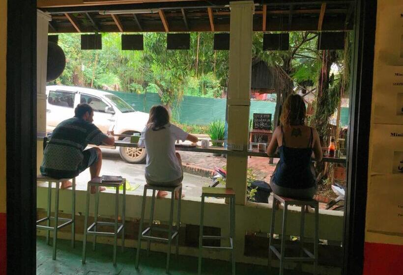 בית מלון כפרי Y Not Laos Hostel