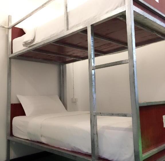 هتل Y Not Laos Hostel