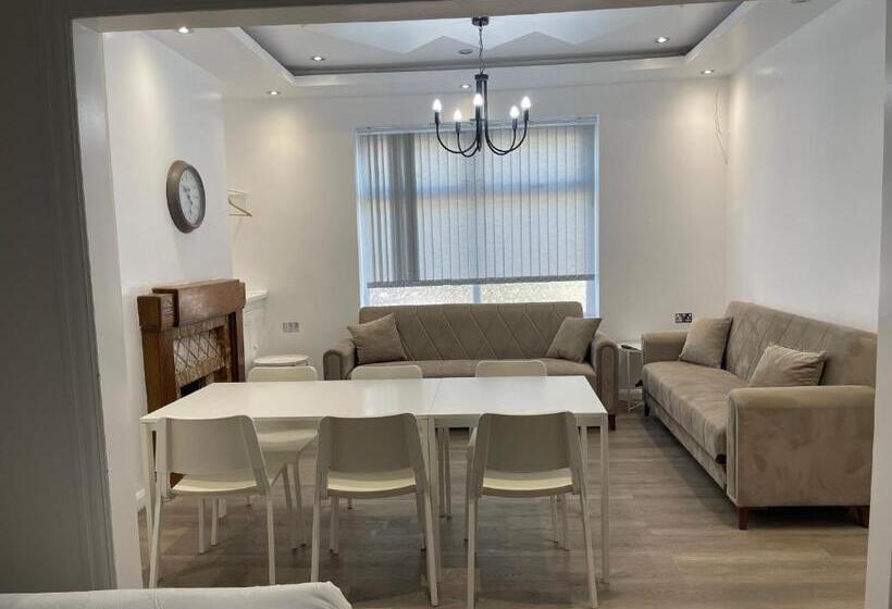 Araan House Hotel Families And Couples Only