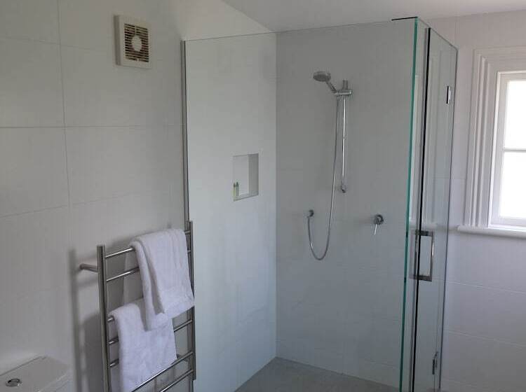 Отель Andelin Guest House