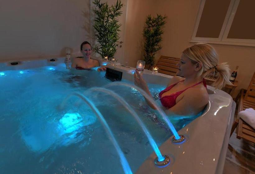 בית מלון כפרי Apartments Stella Adriatica