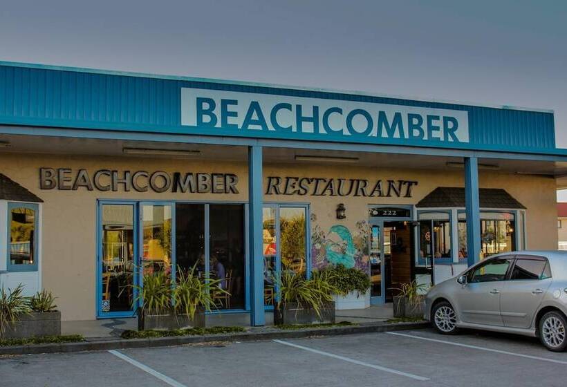 هتل Beachcomber Lodge & Backpacker
