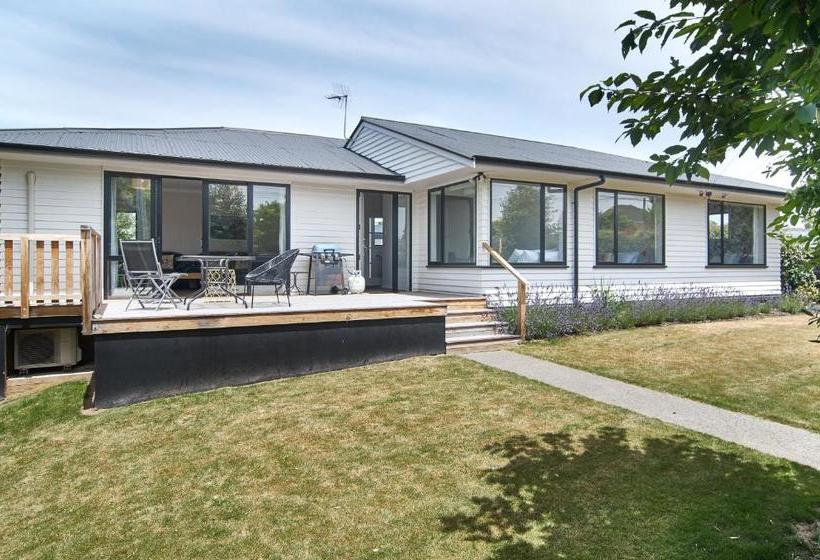 هتل Brookside Villa