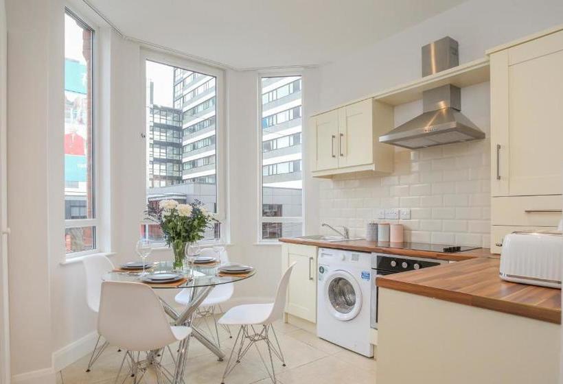 فندق Central Belfast Apartments: 7 Camden Street