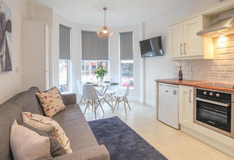 فندق Central Belfast Apartments: 7 Camden Street