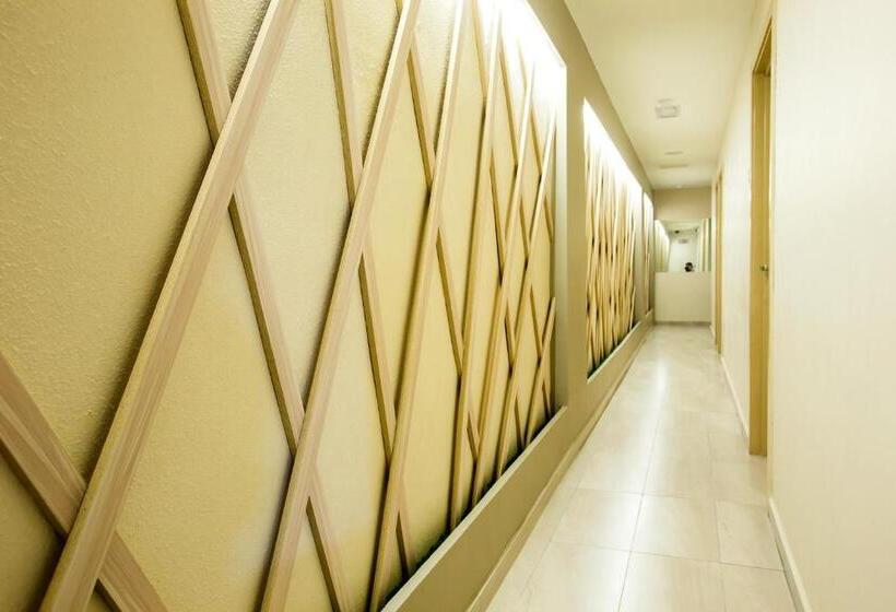 Отель Ciq @ Wong Ah Fook