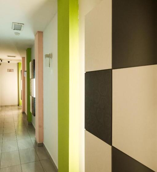 Отель Ciq @ Wong Ah Fook