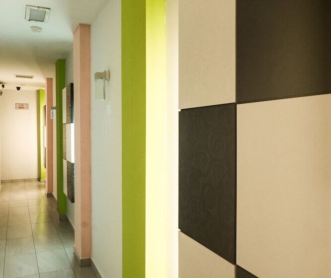 Отель Ciq @ Wong Ah Fook