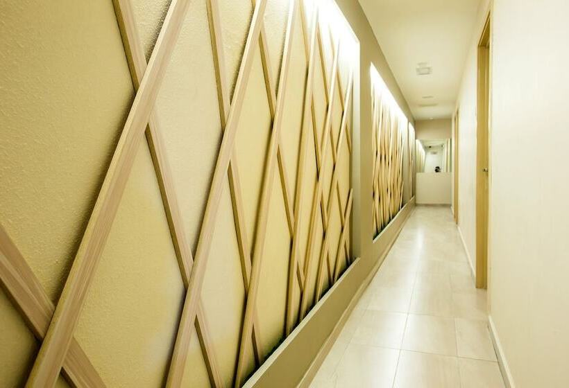 Отель Ciq @ Wong Ah Fook