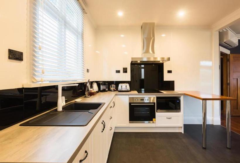 ホテル Harold House