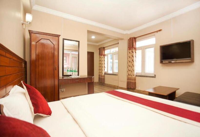 هتل Holiday Taj  Ltd