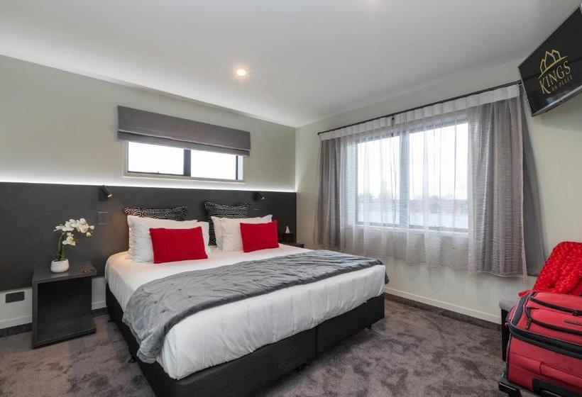 Отель Kings On Peace