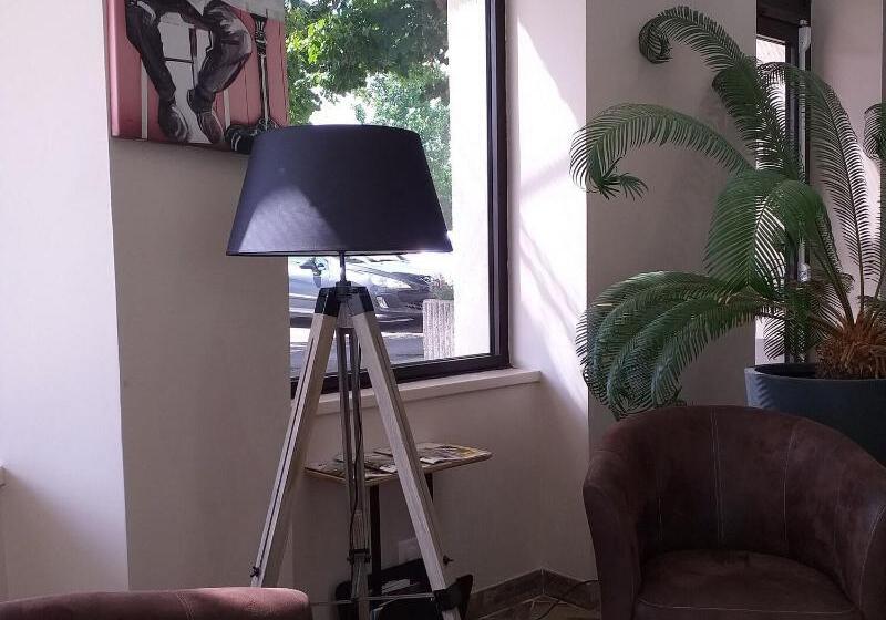 ホテル La Couronne