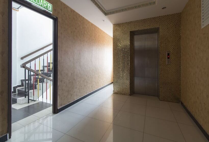 בית מלון כפרי Lebuh Queen City