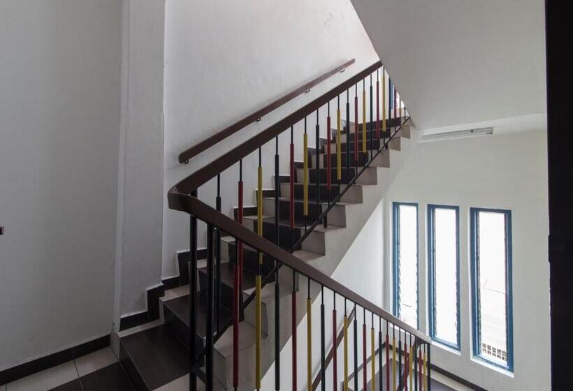 فندق Lebuh Queen City