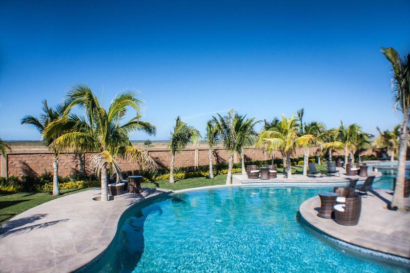 Отель Maioris La Paz