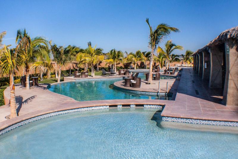 Отель Maioris La Paz