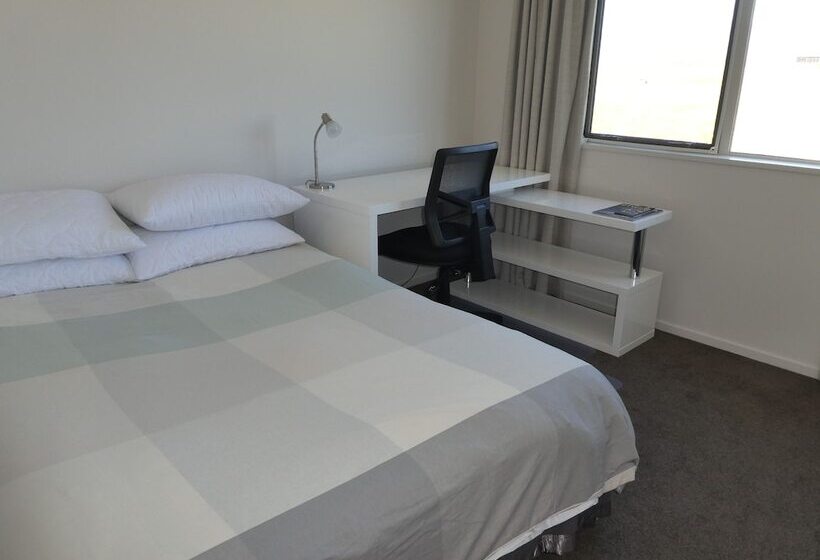 Отель Manuka Retreat