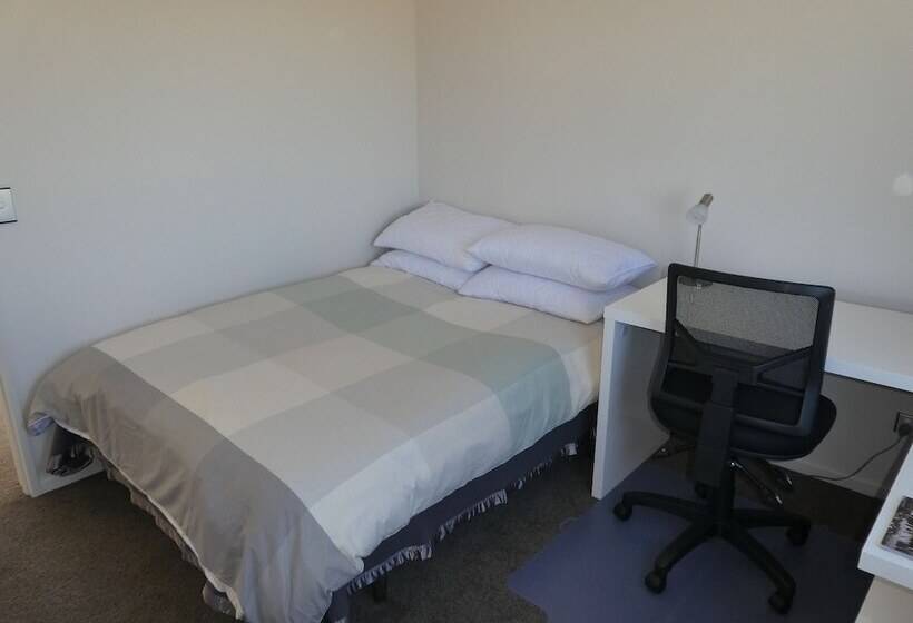 Отель Manuka Retreat