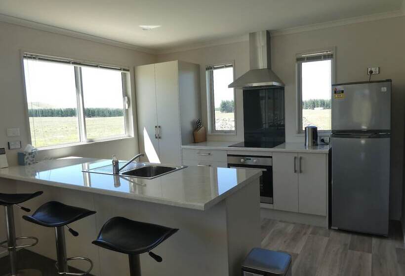 Отель Manuka Retreat