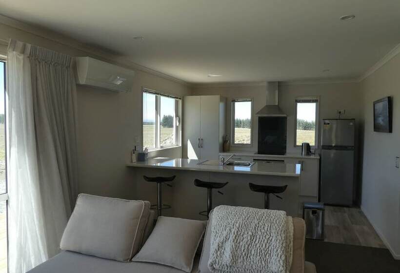 Отель Manuka Retreat