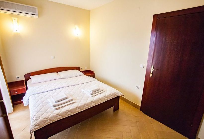 هتل Nilaj Apartments