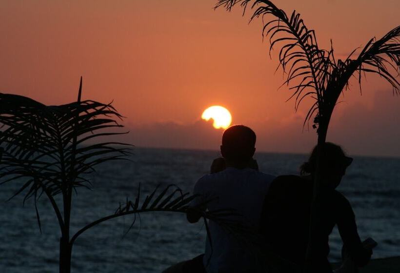 בית מלון כפרי One Love Maktub