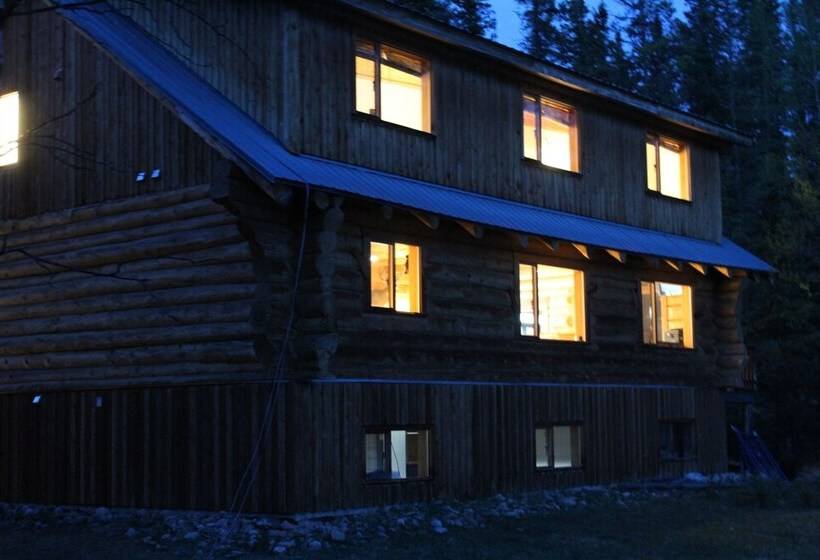 בית מלון כפרי Rock Lake Lodge